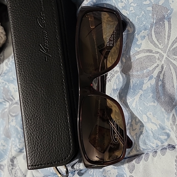 Kenneth Cole Reaction polarized sunglasses NWOT plus case - Picture 2 of 6